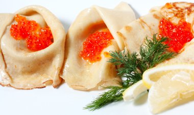 Kırmızı havyarlı gözleme.