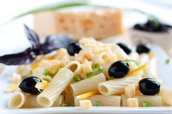 Pasta with onions and cheese — Stock Photo, Image
