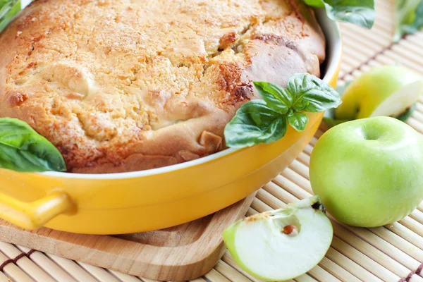 Plăcintă cu mere. Prăjituri parfumate de casă — Fotografie, imagine de stoc