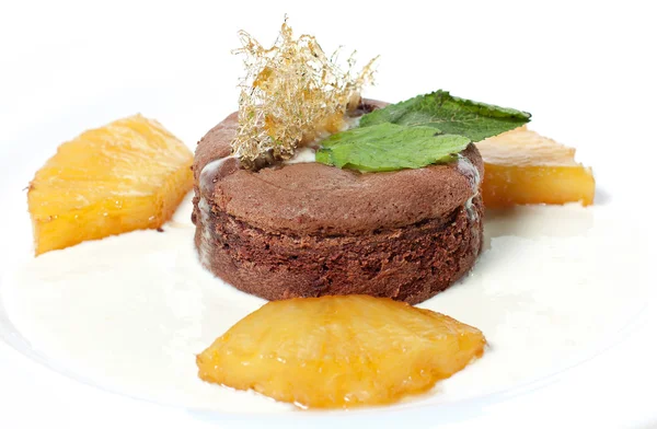 Chocolade dessert met ananas — Stockfoto