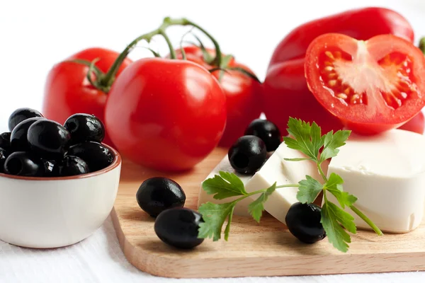 Ingredients for the salad - tomato, cheese, olives — Stock Photo, Image