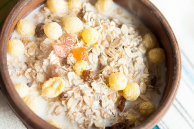 süt yakın kil kase müsli