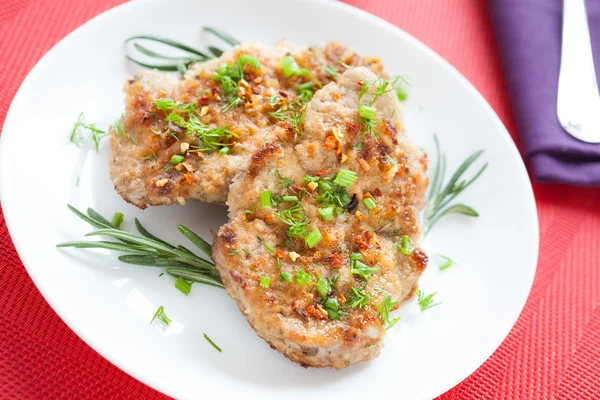 Two pieces of grilled meat with green onions — Stock Photo, Image