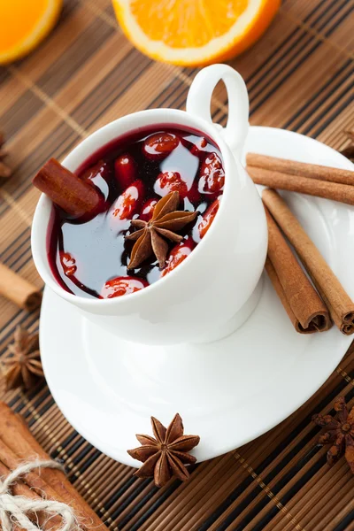 Traditional hot wine with almonds and cinnamon — Stock Photo, Image