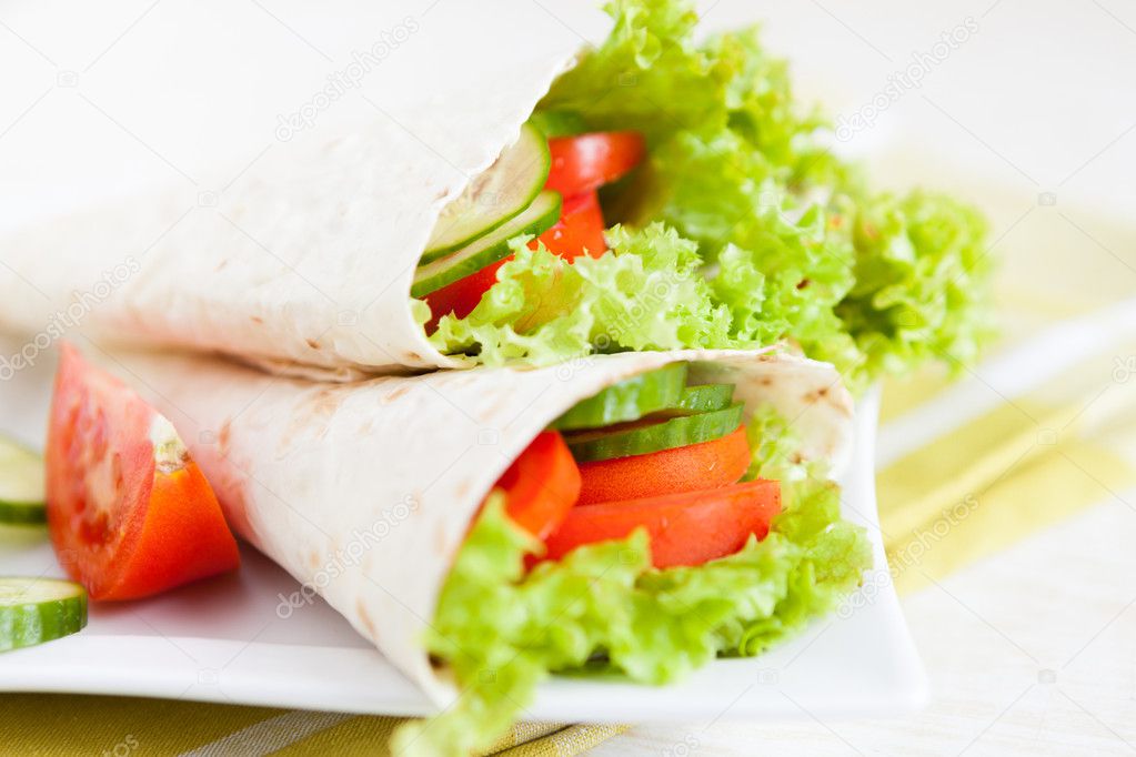 vegetable salad in a thin pita