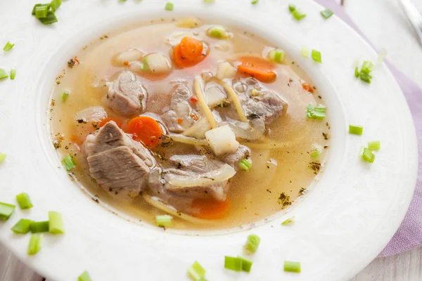Sup daging dengan mie dan sayuran — Stok Foto