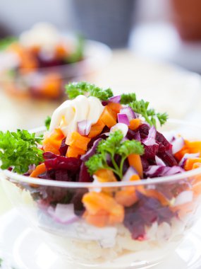 şeffaf salata bir kase lezzetli salata