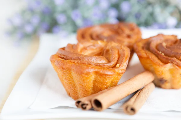 Blush aromatic cupcakes - Time to drink tea — Stock Photo, Image