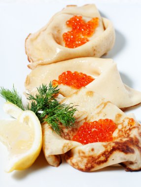 güzel bir kırmızı havyar ile lezzetli gözleme