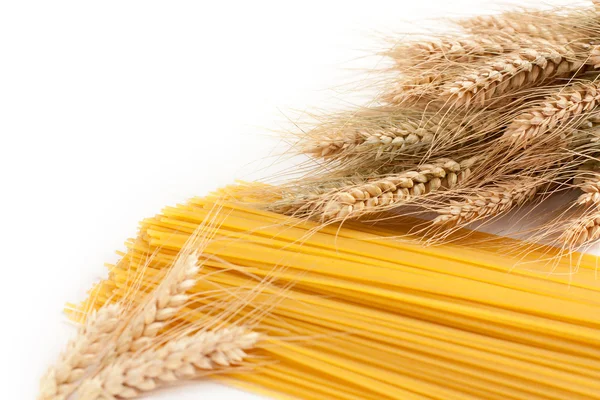 Spaghetti raw and mature ears of wheat — Stock Photo, Image