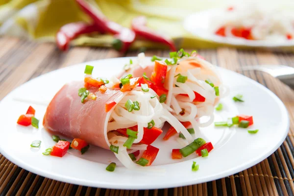 Rice noodles and slices of ham — Stock Photo, Image