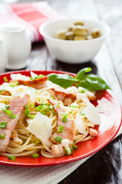 Spaghetti with bacon and parmesan — Stock Photo, Image
