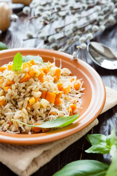 Boiled pearl barley and vegetables — Stock Photo, Image