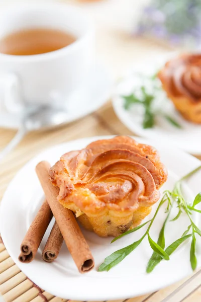 Disfrutar del té - té y magdalenas — Foto de Stock