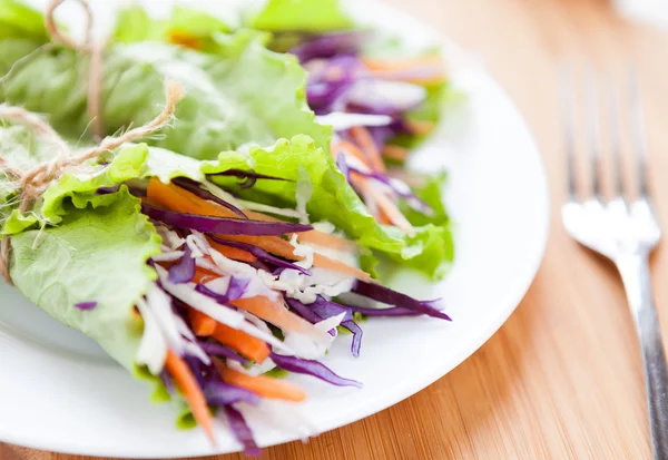 Cabbage salad wrapped in lettuce — Stock Photo, Image