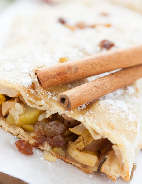 Pie with apples and cinnamon the cut — Stock Photo, Image