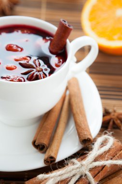 tarçın ve baharatlar ile mulled şarap