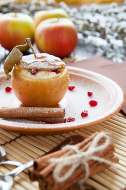 peynir ve bal pişmiş elma aromalı