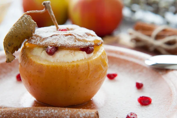 Baked apple with curd and pomegranate — Stock Photo, Image