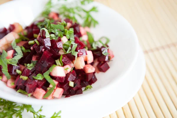 Winter salad of boiled beets and fresh apples — Stock Photo, Image