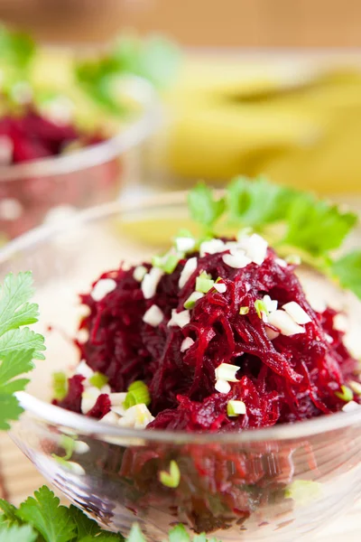 Salad of shredded beets with garlic — Stock Photo, Image
