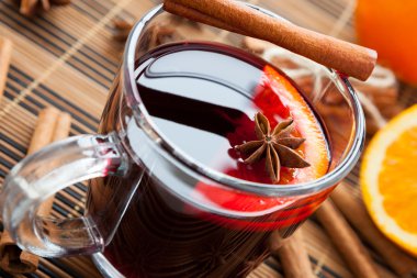 mulled şarap büyük bir bardak içki Isınma