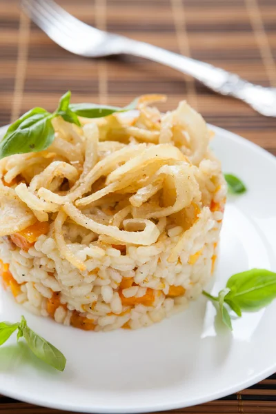 Delicioso risotto con cebolla y calabaza —  Fotos de Stock