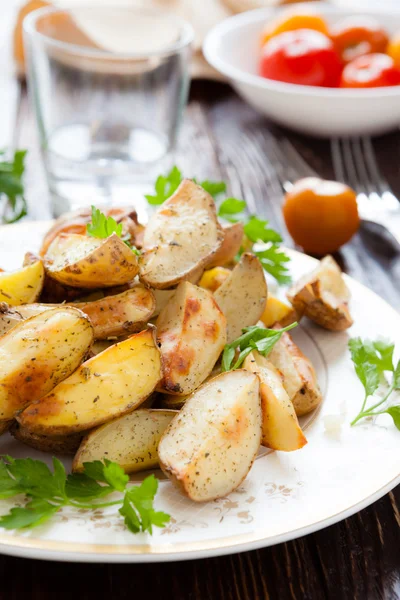 Patatas crujientes al horno con especias — Foto de Stock