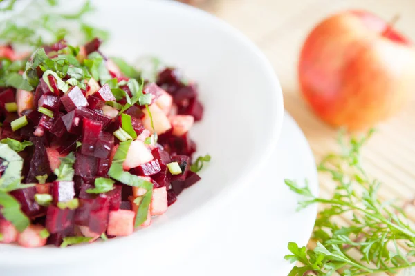 Nährstoffreicher Salat mit Roter Bete — Stockfoto