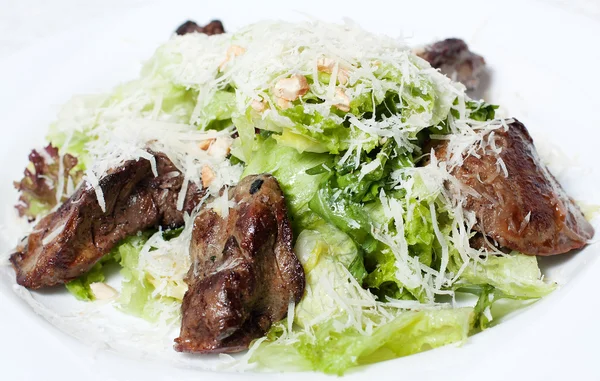 Fried liver with green salad — Stock Photo, Image