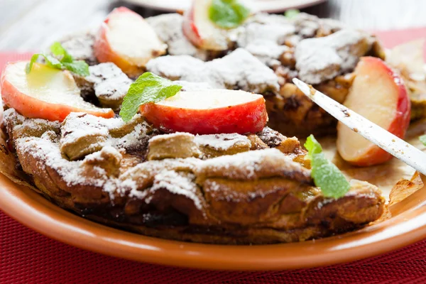 Ottima torta di mele fatta in casa con caffè — Foto Stock