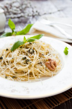 makarna ıspanak ve fıstık sosu ile