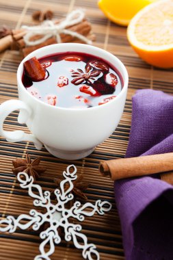 geleneksel kış sıcak içecek şarap, şarap mulled
