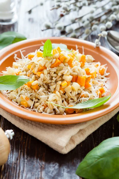 Pearl barley boiled with vegetables — Stock Photo, Image