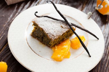 haşhaş tohumu pasta portakal dilimleri ile