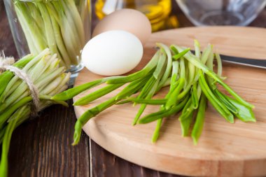 Bahar salatası, yeşil pırasa