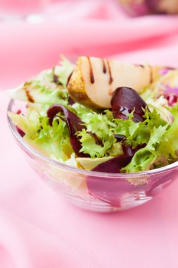 armut, pancar ve marul salatası