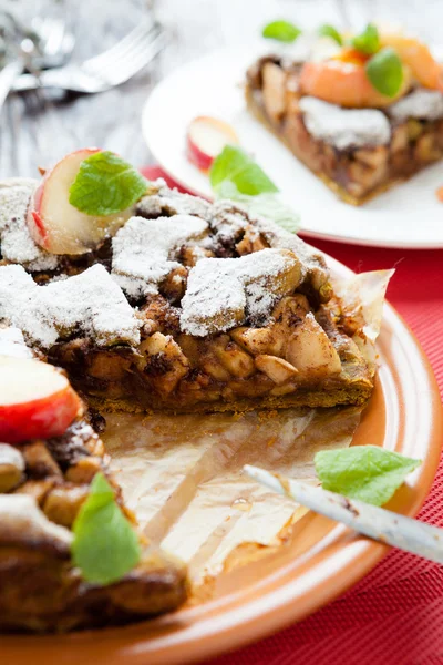 Large pie shortcrust pastry and apples — Stock Photo, Image