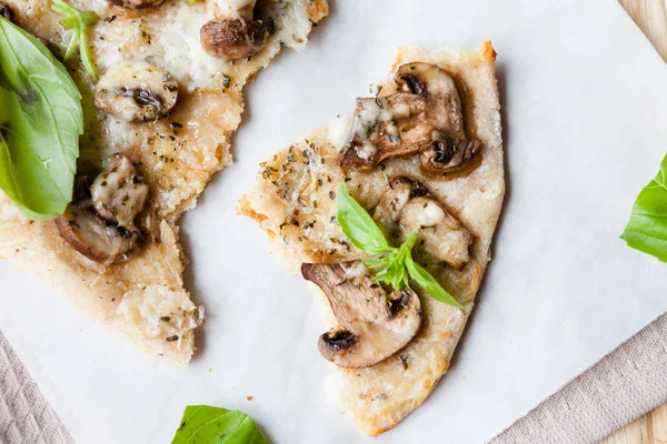 Piece of homemade pizza with cheese and mushrooms — Stock Photo, Image