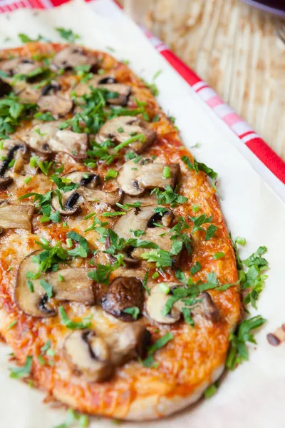 Homemade pita with mushrooms and tomato sauce — Stock Photo, Image