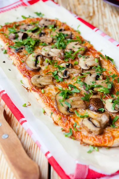 Homemade pita with mushrooms and sauce — Stock Photo, Image