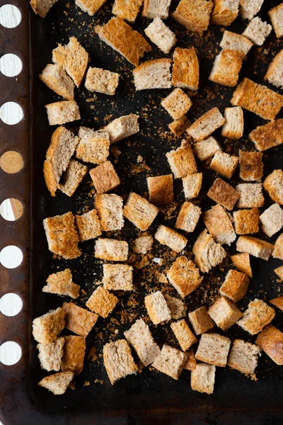 Rusks of white bread on a baking tray — Stock Photo, Image