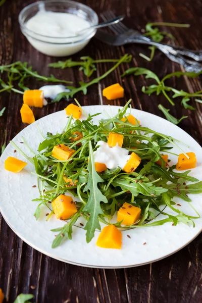 Salade de citrouille rôtie et yaourt — Photo