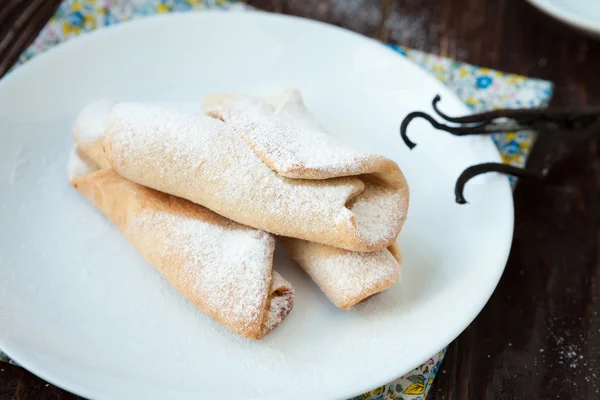 Small rolls with vanilla and powdered sugar — Stock Photo, Image