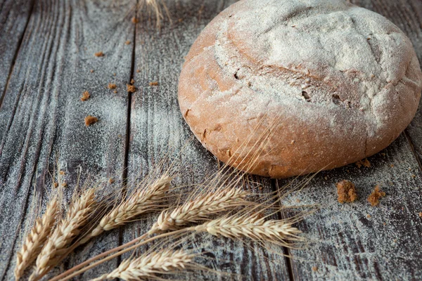 Round hearth bread on the boards — Stock Photo, Image