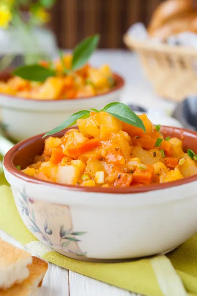 Potato stew with carrots and greens — Stock Photo, Image