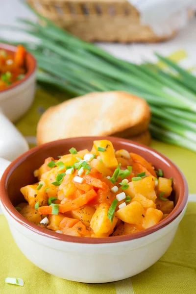 Stewed potatoes with green garlic — Stock Photo, Image