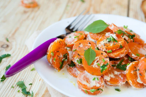 Guarnición de zanahorias con crema —  Fotos de Stock