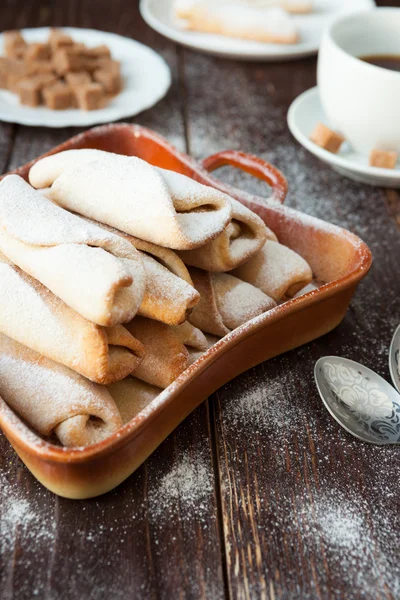 Längliches Brötchen mit Puder — Stockfoto