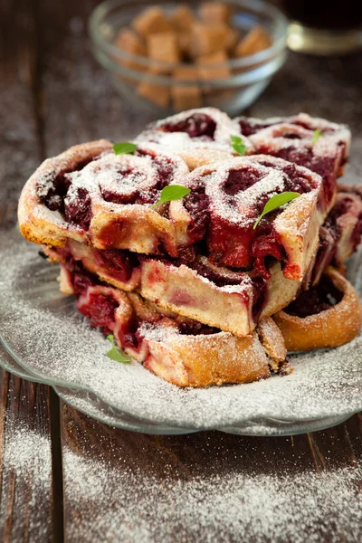 Torta di ciliegie deliziosa e fresca — Foto Stock